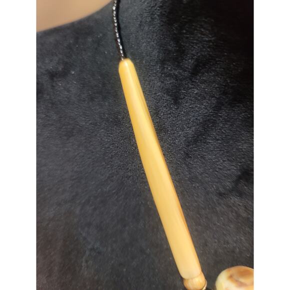 Women's Lightweight Beaded Necklace With Center Bead And Screw Lock Jewelry - Picture 5 of 6